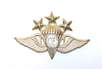 WORLD AIRBORNE & SPECIAL FORCES INSIGNIA 