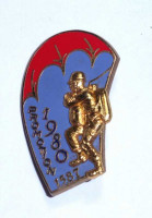 WORLD AIRBORNE & SPECIAL FORCES INSIGNIA 